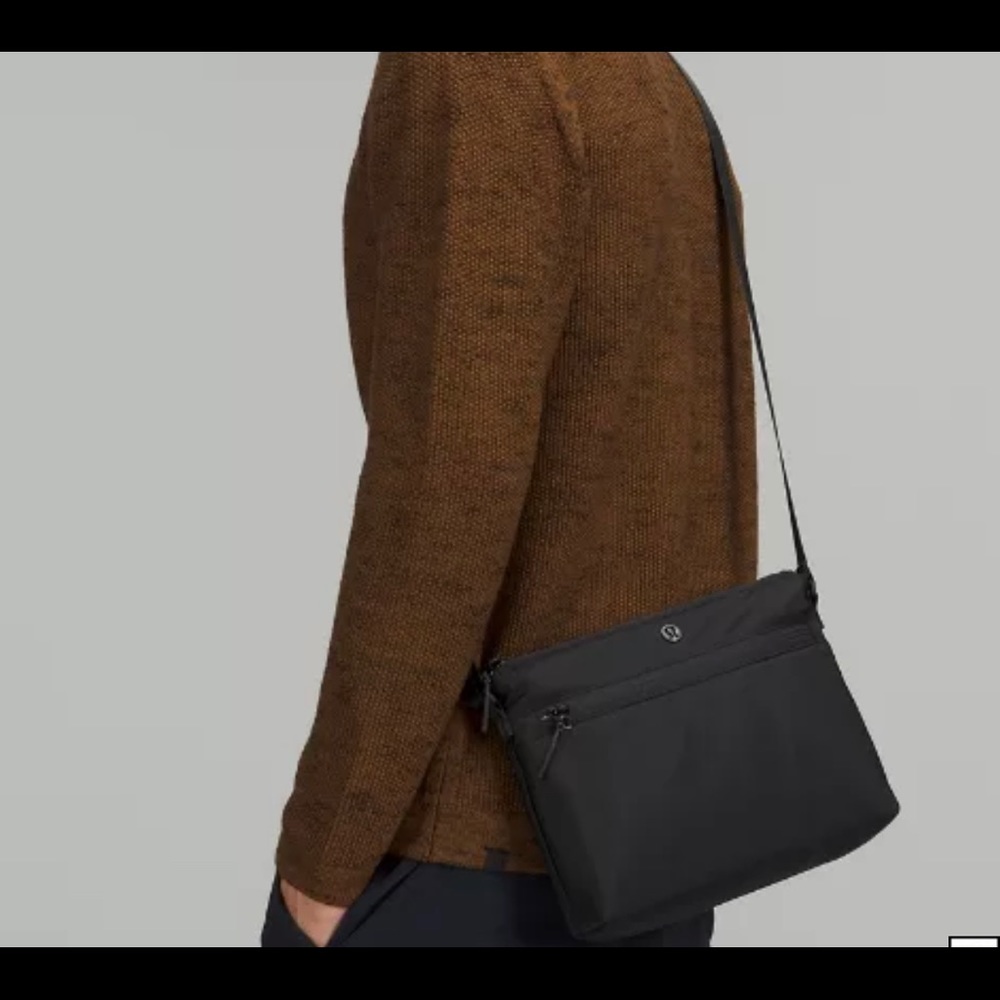 Lululemon Black Crossbody-NEVER USED